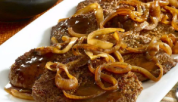 Bistec encebollado