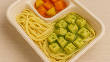 Pechuga en cubos en salsa de cilantro, papas con zanahoria guisadas en jitomate y pasta al vapor ​